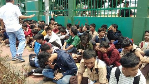 Mau Aksi Bantu Kakak Mahasiswa di DPR, Sebagian Pelajar STM Malah Dijemur Polisi