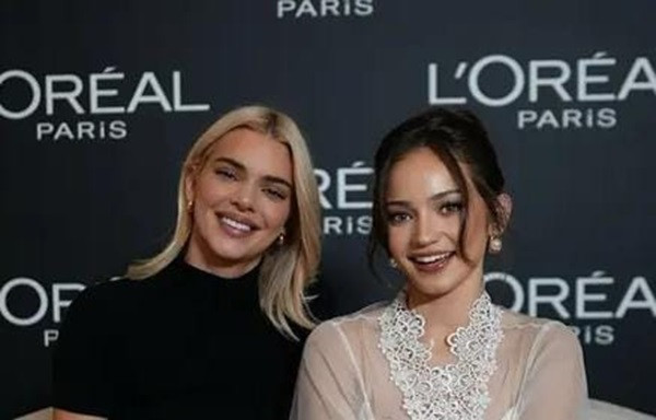 Enzy Storia Sepanggung dengan Kendal Jenner di Ajang Mode Paris