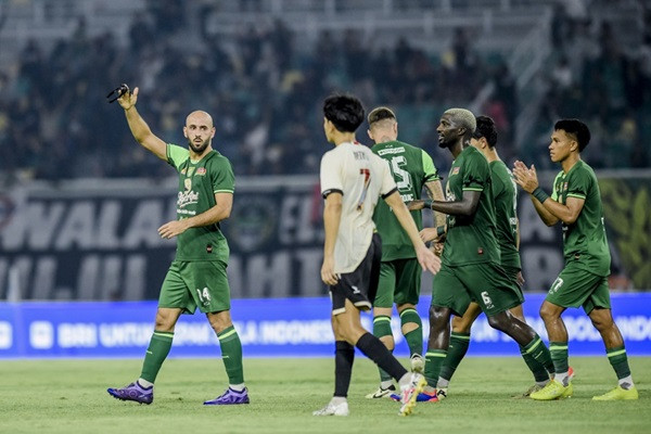 Paul Munster Dan Persebaya Berikan Penghormatan Terakhir buat Rudy Keltjes