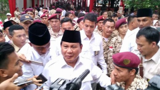 Lelaki Tua Tampar Pipi Prabowo Subianto dengan Keras, Ternyata Ini Penyebabnya