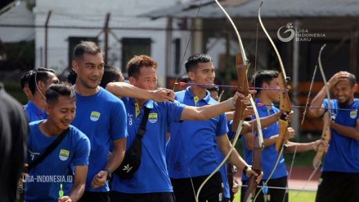 Persib Bandung Lakukan Latihan Memanah Mengasah Pola Pikir