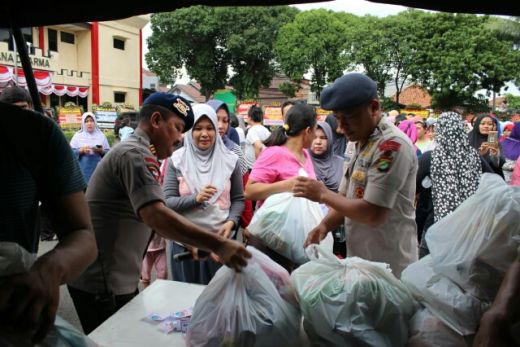 Sambangi Korban Banjir Cipinang, Ditnarkoba Polda Metro Bantu 315 KK