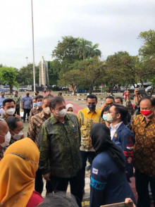 Temui Keluarga Tragedi ‘98, Menko Airlangga: Mereka Pelopor Semangat Reformasi untuk Indonesia Sejahtera