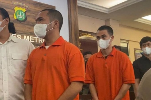 Rekaman CCTV Terlihat PS dan RV Lakukan Pemukulan di Cafe