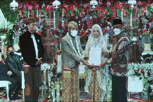 Nikahi Adik Jokowi, Ketua MK Beri Mahar Jam Tangan