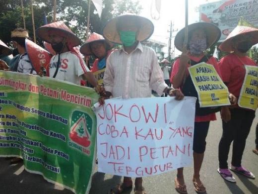 Aksi di Depan Istana Memanas, Petani: Kami Sudah Capek Pak Presiden!