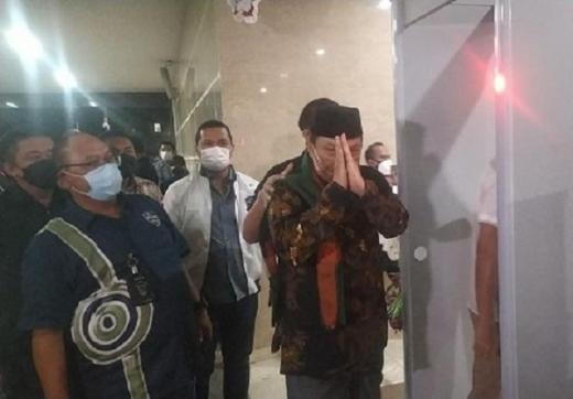 Ditangkap Polisi, Begini Reaksi Yahya Waloni Saat Tiba di Bareskrim