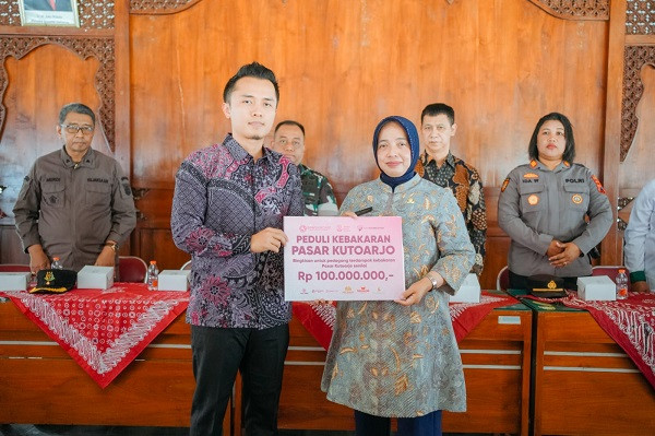 Peduli Kebakaran Pasar Kutoarjo, DRW Skincare Sumbang Bantuan Senilai Rp100 Juta