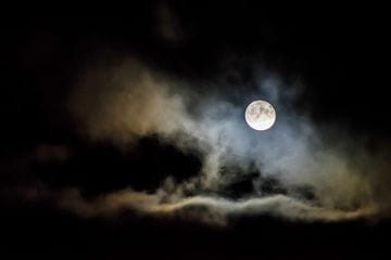 Jakarta Berselimut Awan Tebal di Malam Hari