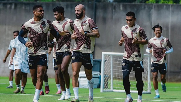 Laga Tertutup Lawan Brisbane Roar, Dewa United FC Matangkan Strategi Permainan