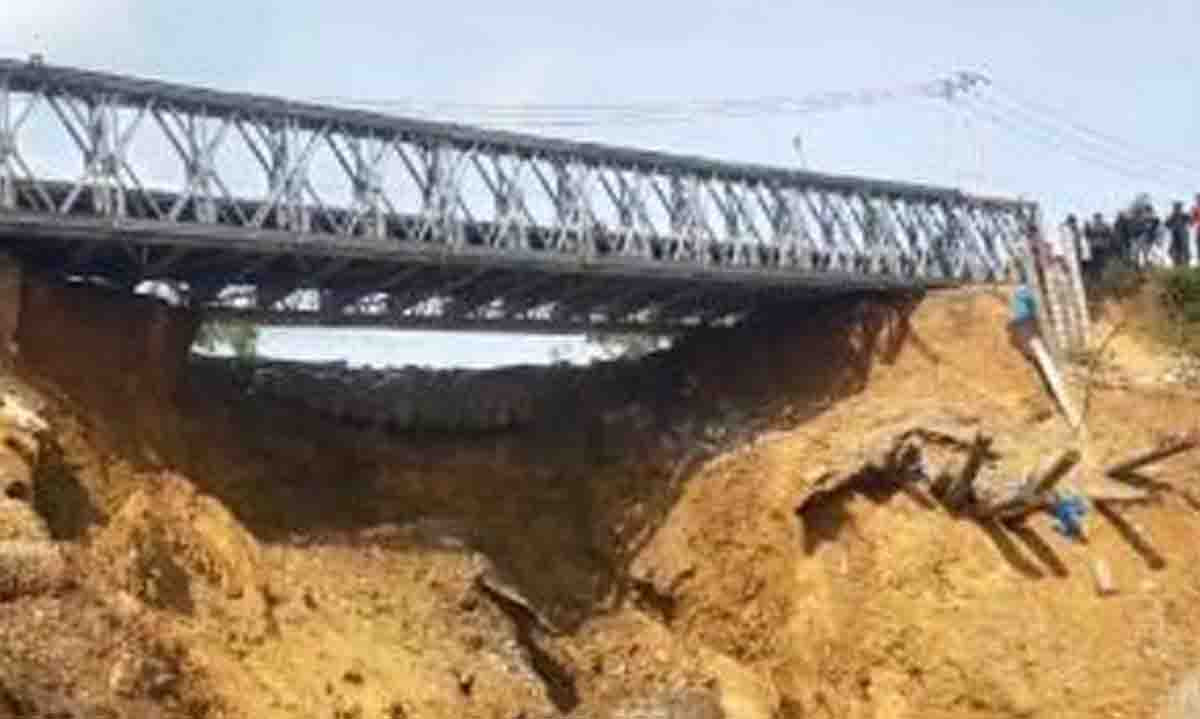 Akses Jalan Lintas Riau - Sumbar di Tanjung Alai Lumpuh Akibat Longsor