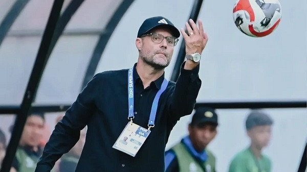 Tomas Trucha Pelatih Terbaik Pekan ke-13 Super League 2025/2026