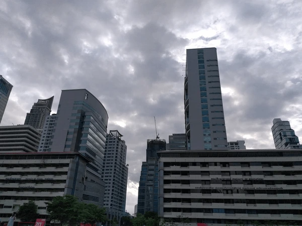 Cuaca Jabodetabek Berawan, Hujan Ringan Muncul di Sejumlah Wilayah