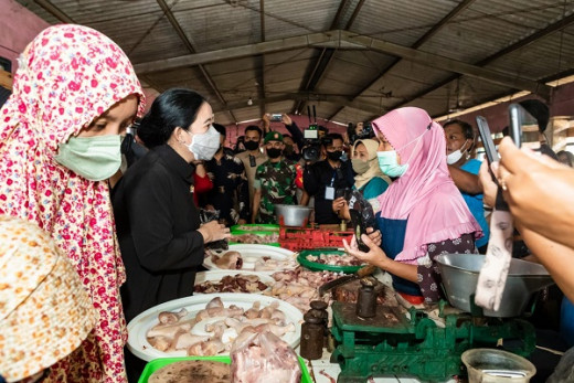 Saat Puan Borong Bakso Untuk Buka Puasa di Pasar Jungke Karanganyar