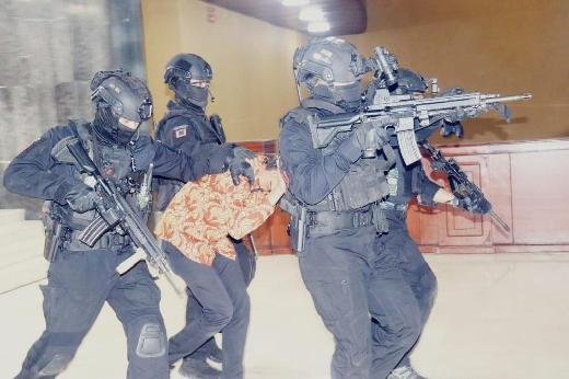 Menegangkan! Bagini Cara TNI Bebaskan Sejumlah Pejabat yang Ditawan Teroris di DPR