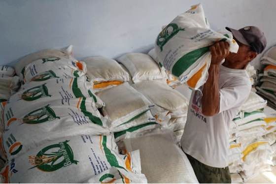 Geger Bansos Beras di Cisompet Garut Disunat Hingga 2,5 Kg