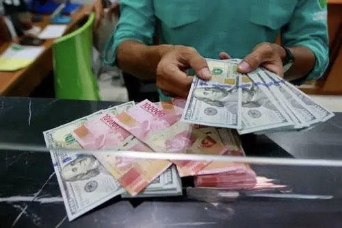 Perry Warjiyo Kirim Surat ke Prabowo, Rupiah Sentuh Rp17.960 per Dolar AS