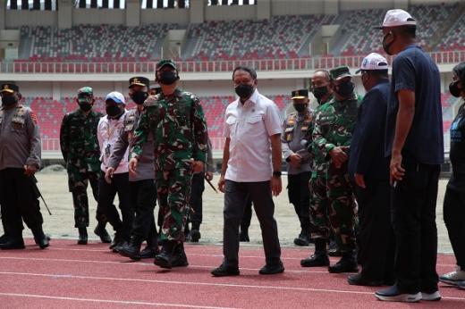 Tinjau Stadion Lukas Enembe, Hadi Tjahjanto: TNI dan Polri Mendukung