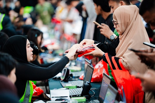 Pengambilan Race Pack Merdeka Run 2026 Dibuka, Antrean Peserta Mengular