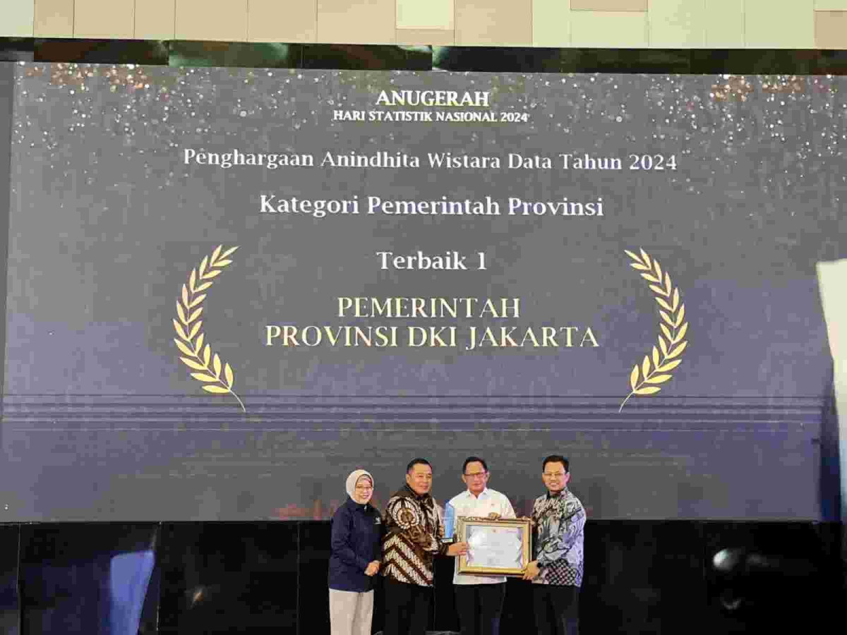 Pemprov DKI Diganjar Peringkat Pertama Penghargaan Anindhita Wistara Data BPS