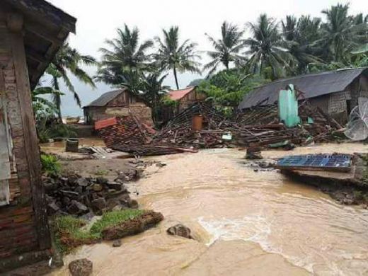 Banjir Bandang Terjang Tanggamus, Puluhan Rumah Porak Poranda
