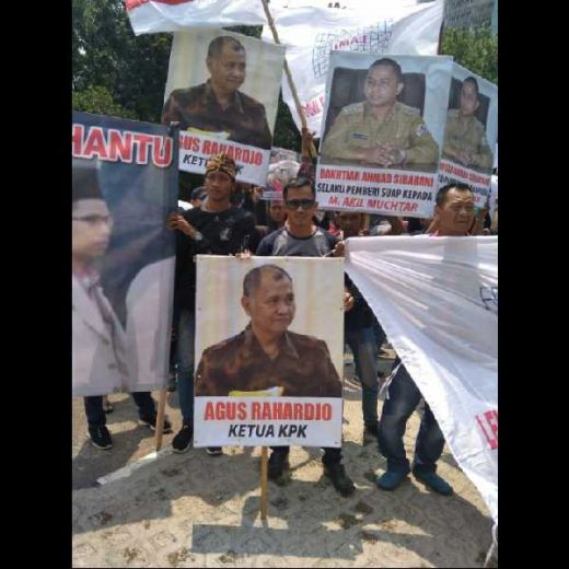 Gema Tapteng Demo di KPK Desak Pengusutan Agus Rahardjo