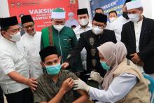 Berharap Pandemi Segera Berakhir, Vaksinasi Santri Terbesar Digelar di Aceh