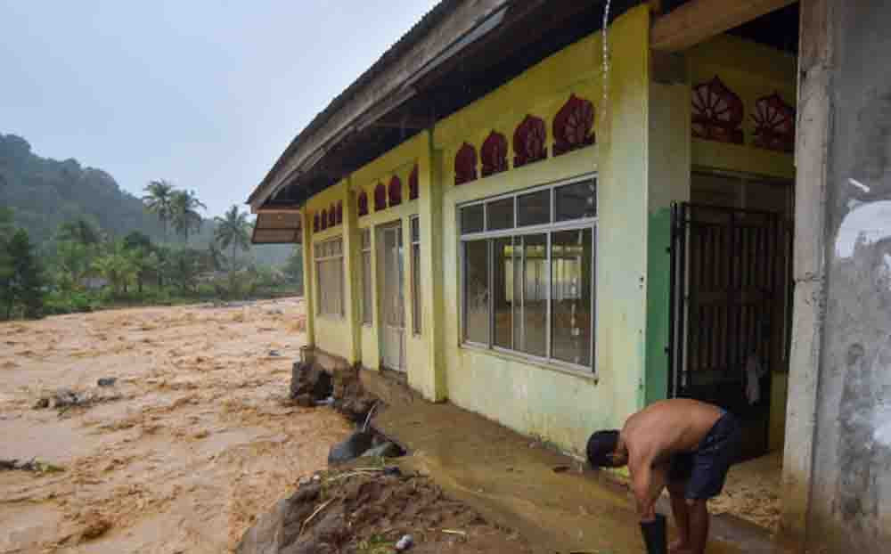 Banjir Bandang Agam Makin Parah, Dua Warga Hilang dan Akses Masuk Terisolasi