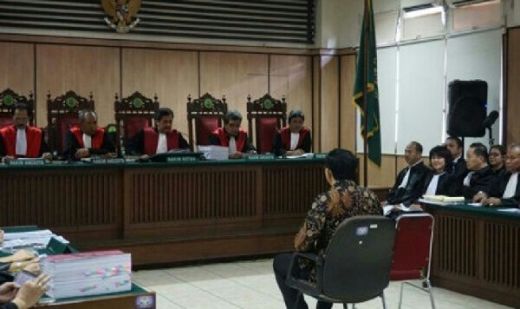 Hakim Tolak Eksepsi Ahok dan Terima Surat Dakwaan JPU