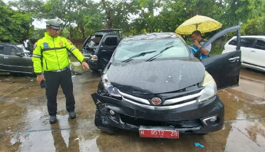 Terguling di Tol Batang, Mobil Protokoler Wagub Jateng Alami Pecah Ban