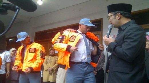 Wali Kota Bandung Ridwan Kamil Beri Penghargaan pada Siswa yang Kejar Pelaku Bom Panci