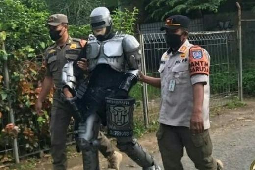 Ngamen di Jalan Juanda Depok, RoboCop Diamankan Satpol PP