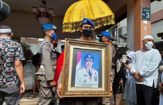 Jenazah Herman Abdullah Disolatkan di Dua Masjid sebelum Dimakamkan Secara Militer