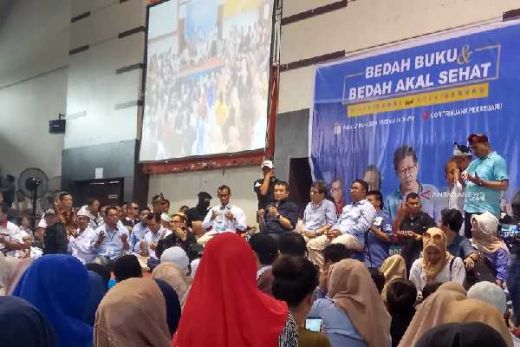 Di Depan Ribuan Mahasiswa Riau, Rocky Gerung Sindir Guru Besar UI