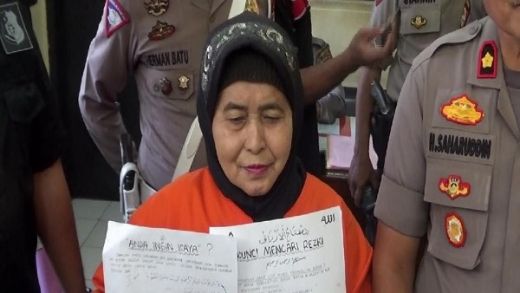 Nenek Penipu di Makassar Mengaku Simpan Duit Gaib Belasan Miliar