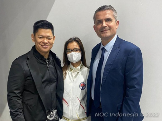 Okto Terima Penghargaan ACC Special Order of Merit