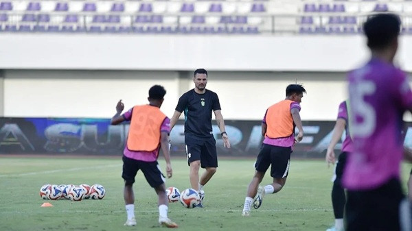 Carlos Pena Tuntut Tanggung Jawab Pemain Persita di Setiap Laga
