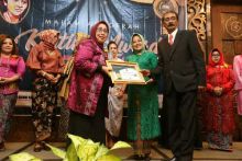 Perjuangkan Hak Perempuan, Darmayanti Lubis Terima  Kartini Award 2018