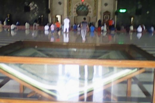 Ini Dia Penampakan Al Quran Raksasa di Masjid Raya Makassar