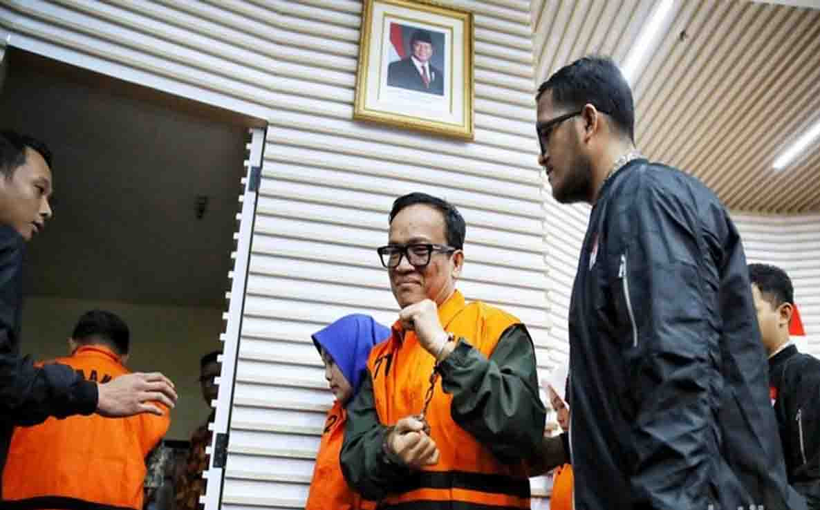 Geledah Rumah Noel, KPK Amankan Alphard dan 4 HP yang Disimpan di Plafon