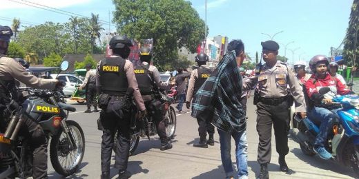 Protes Transportasi Online, Sopir Angkot & Ojek Sweeping Grab & GO-JEK di Makassar