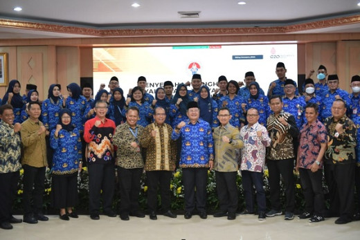 Kemenpora Beri Penghargaan Satyalancana Karya Satya dan Ucapkan Terima Kasih Kepada Purnabakti