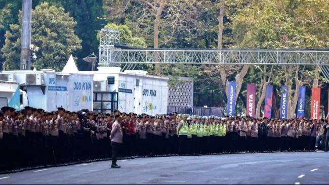 Tanpa Gas Air Mata, 2.373 Petugas Kawal Laga Timnas di Senayan