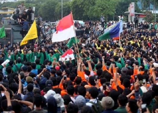 Evaluasi Kinerja Jokowi, Ribuan Buruh dan Mahasiswa Geruduk Istana Kamis