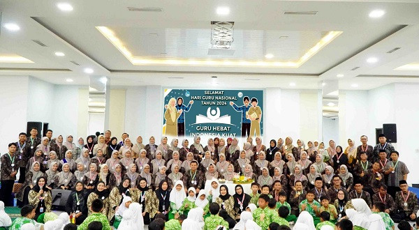 Jamiyyah SDI Al-Azhar 46 GDC Gelar Perayaan Special Hari Guru Nasional 2024