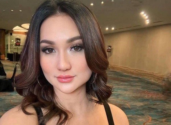 Tengku Dewi Bijak Hadapi Proses Perceraian dengan Andrew Andika