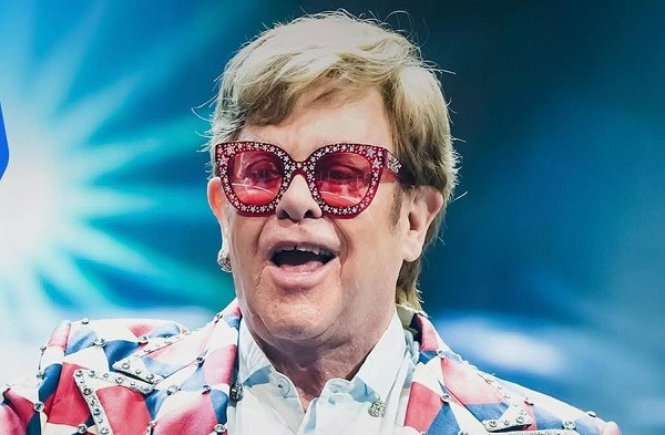 Elton John Akui Kesulitan Menonton Konser Akibat Masalah Penglihatan