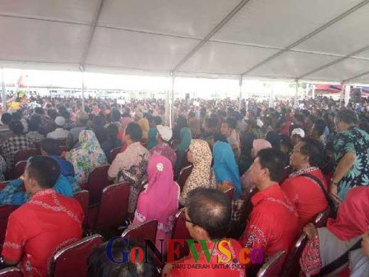 Ribuan Masyarakat Kalbar Antusias Hadiri Pembagian Sertifikat dari Presiden Jokowi