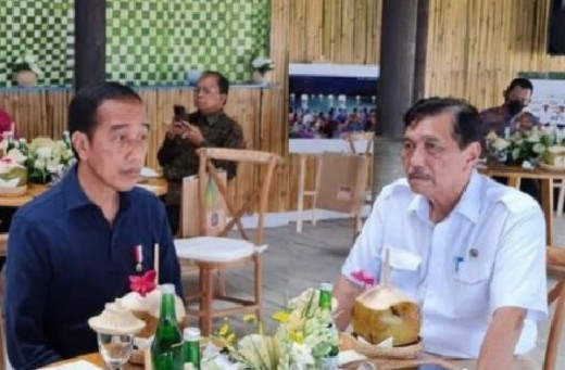 Wajah Jokowi dan Luhut Tampak Muram, Ini Kata Rocky Gerung