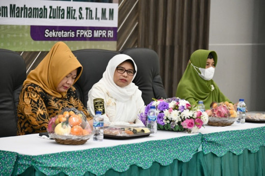 Agar Bisa Mandiri, Neng Eem: Perempuan Harus Cerdas dan Berdaya